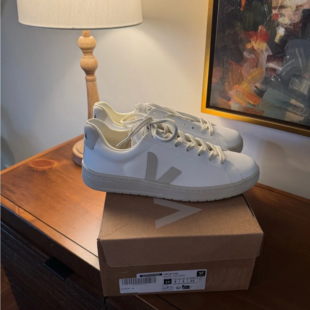 VEJA sneakers BNIB - Picture 7 of 9